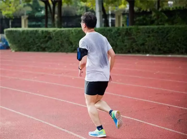 跑步减肥一般多久见效：科学指导下，坚持运动才是王道(1)